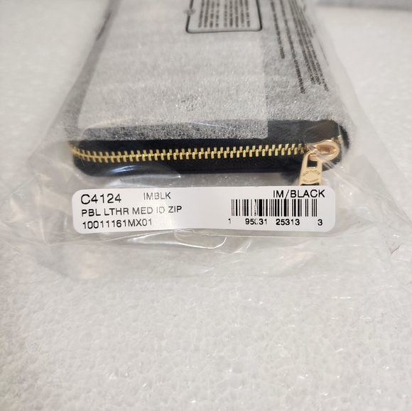 Coach C4124 Medium ID Zip Around Wallet Black Pebble Leather New - Picture 4 of 4